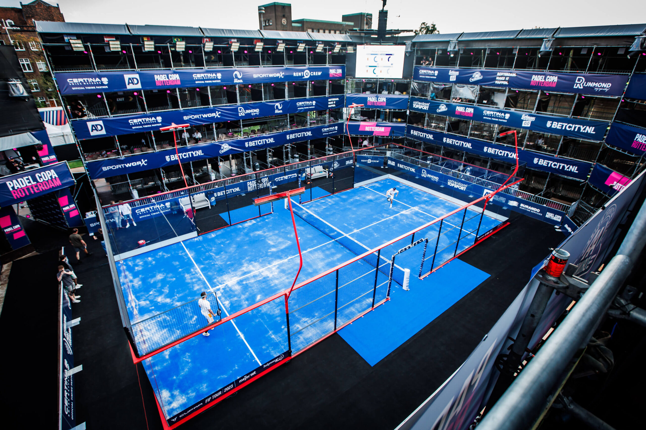 Padel courts of PCDLX in Rotterdam